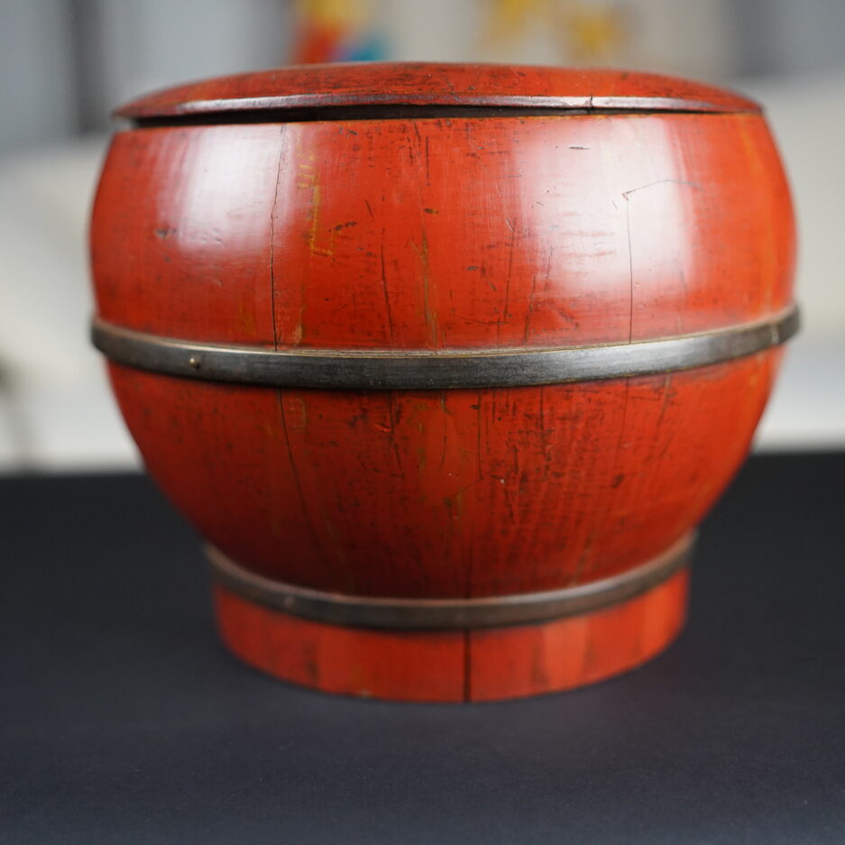 Boîte en laque rouge du Japon Meiji décoration intérieure japonaise Luc Hédin Kogeiya