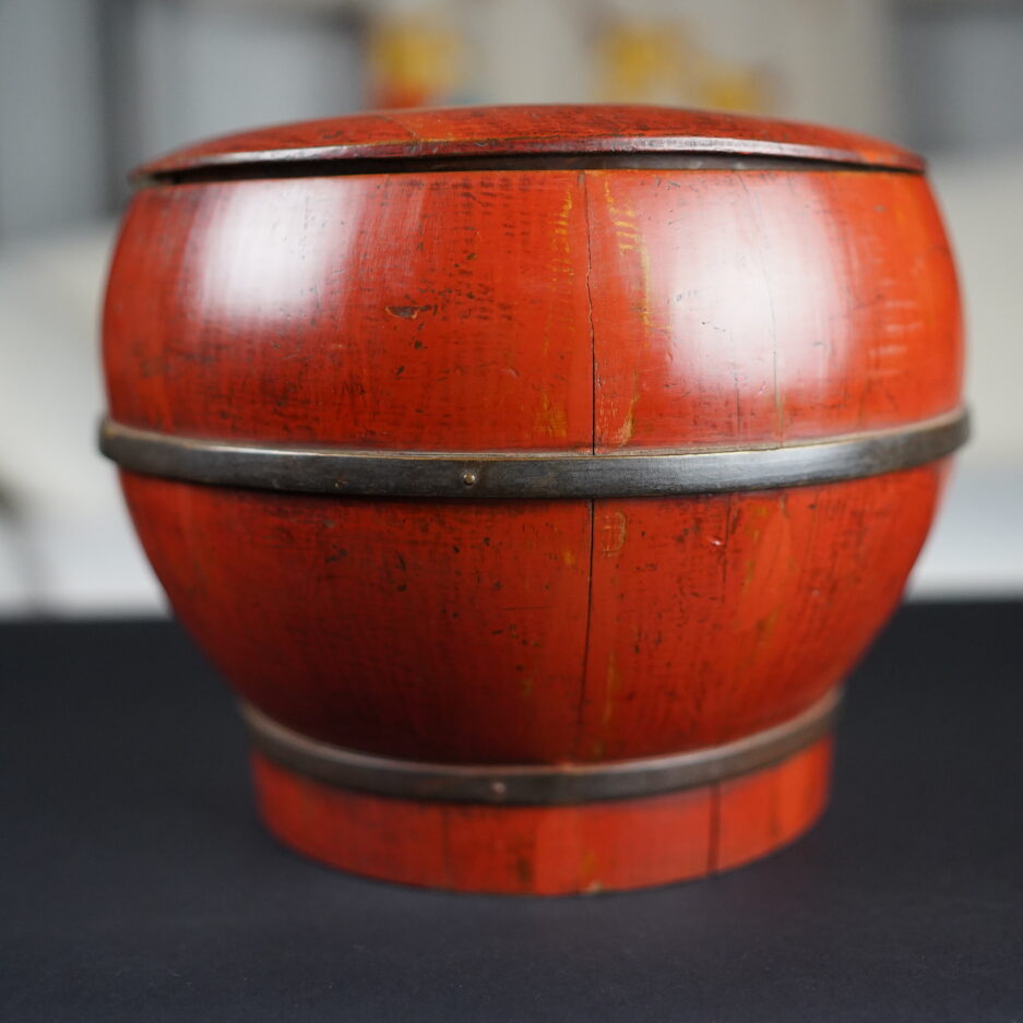Boîte en laque rouge du Japon Meiji décoration intérieure japonaise Luc Hédin Kogeiya