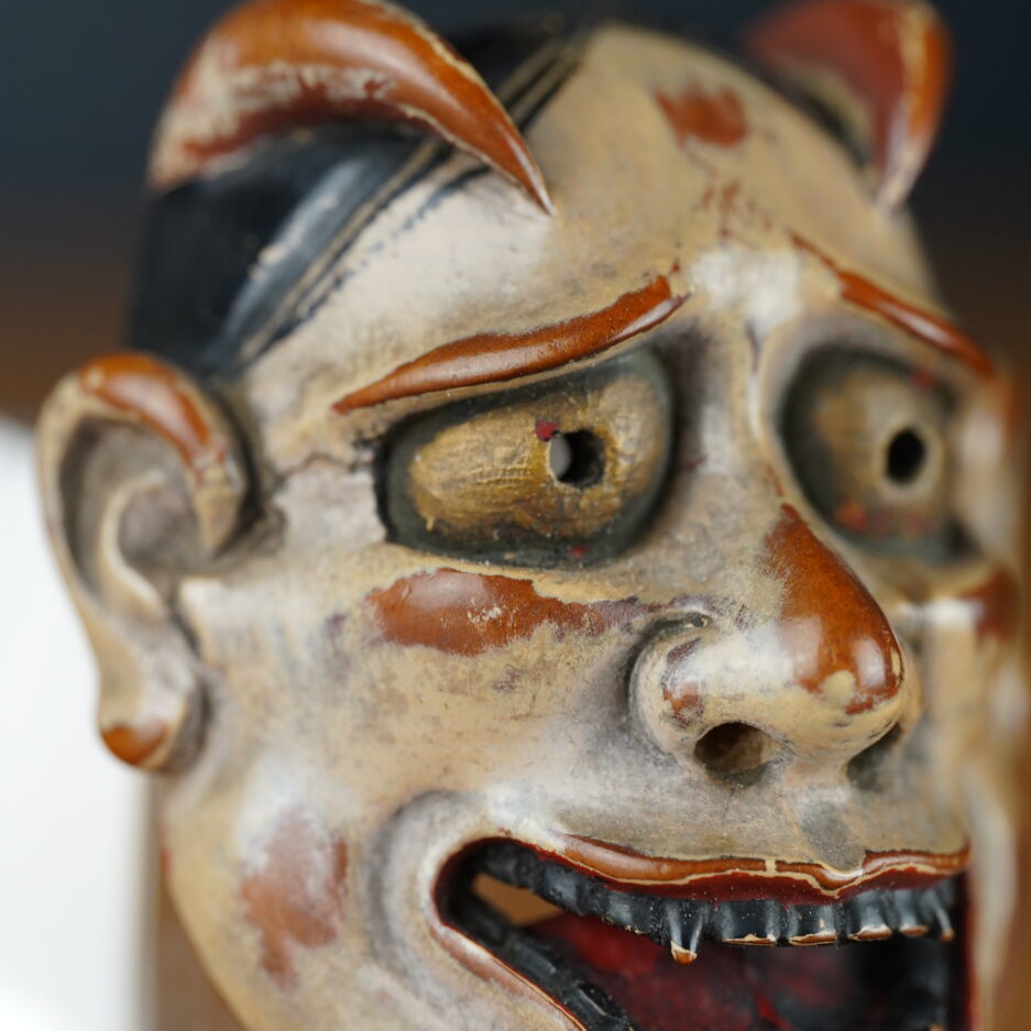 Netsuke japon masque démon japonais hannya en bois