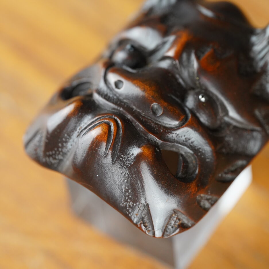 Netsuke japonais masque Oni par Hojitsu Meikeisai