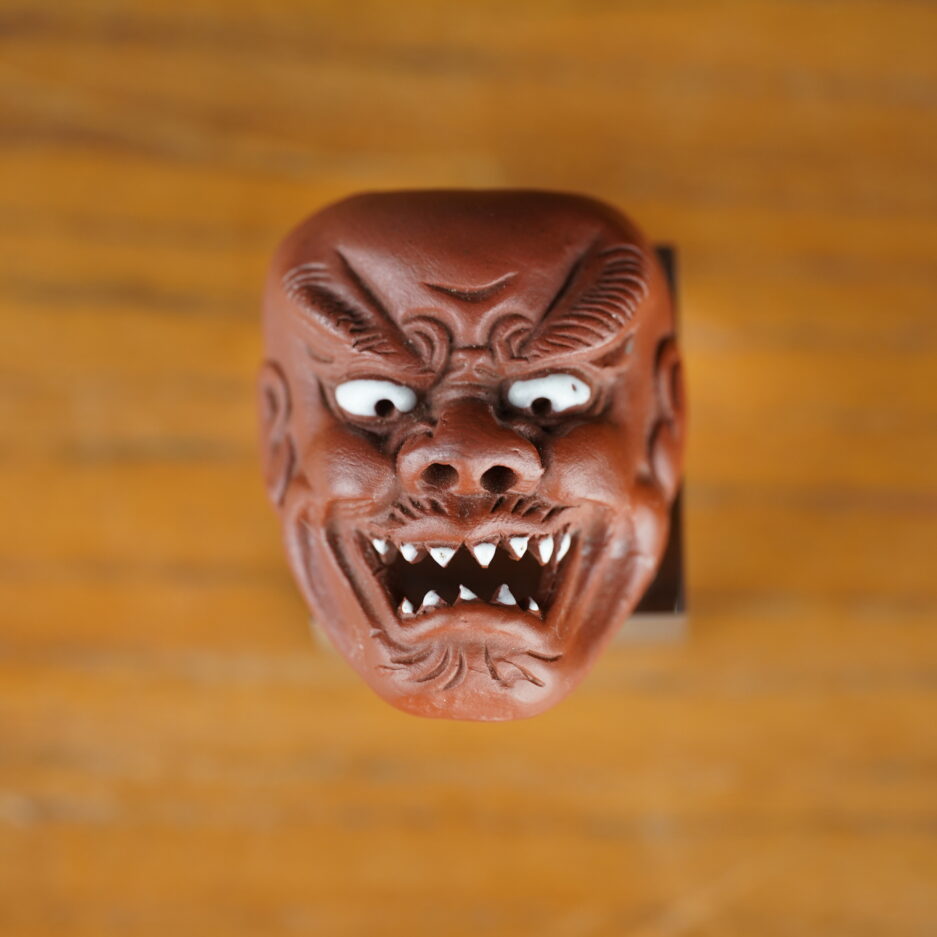 Netsuke japon masque démon en céramique